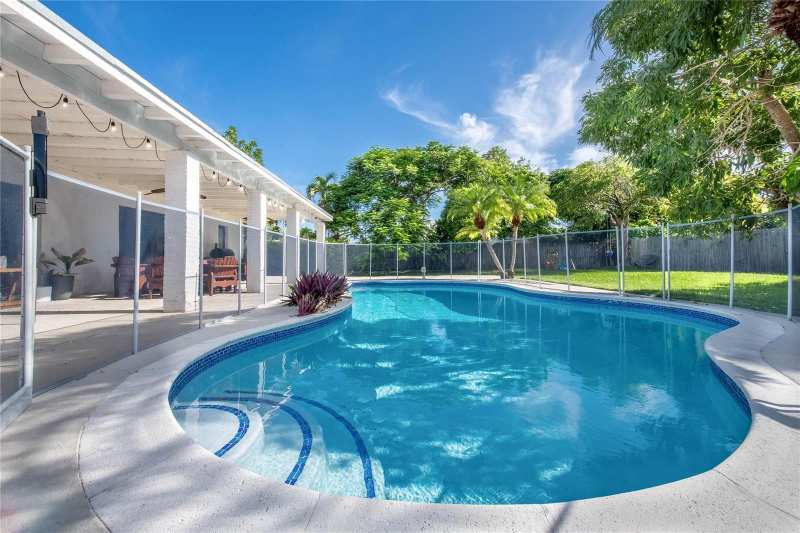 16670 SW 90th Avenue, Palmetto Bay FL 33157