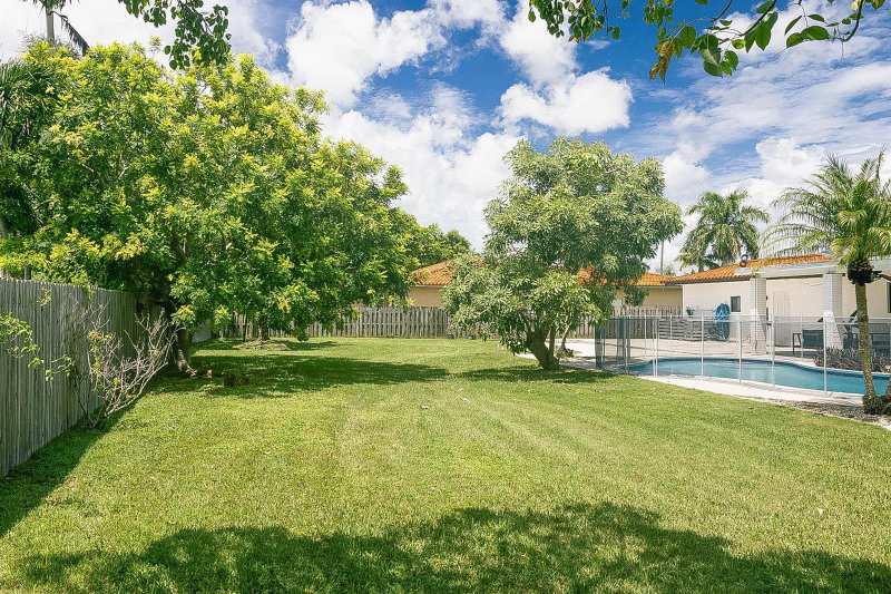 16670 SW 90th Avenue, Palmetto Bay FL 33157