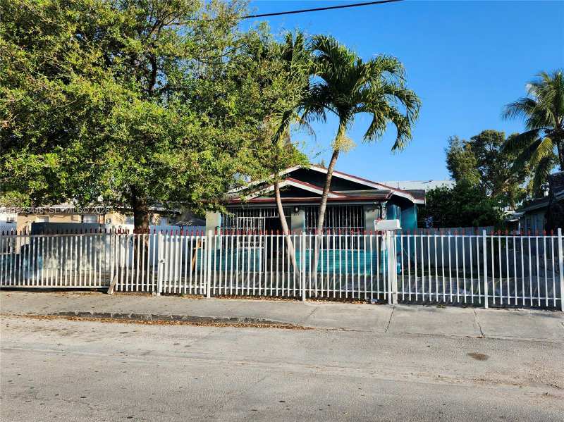 227 NW 33rd St, Miami FL 33127