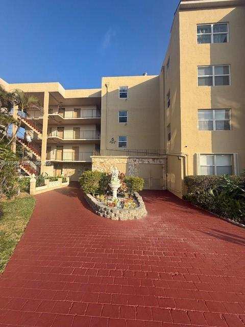 2801 Somerset Dr # 105, Lauderdale Lakes FL 33311