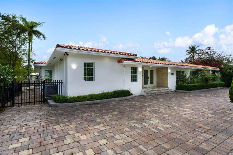 400 SW 24th Rd, Miami FL 33129