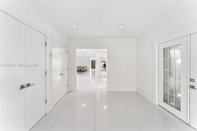 400 SW 24th Rd, Miami FL 33129