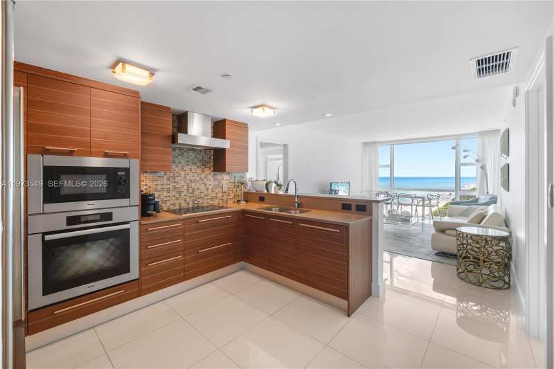 6801 Collins Ave, Miami Beach FL 33141