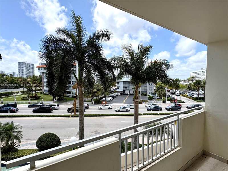 3180 S Ocean Dr # 221, Hallandale Beach FL 33009