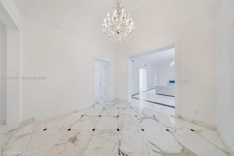 55 La Gorce Cir, Miami Beach FL 33141