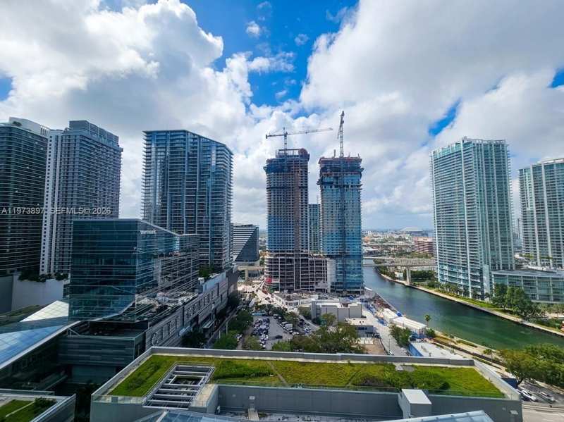 68 SE 6th St # 1806, Miami FL 33131