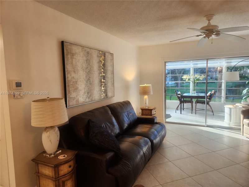 5101 NW 34th St # 101, Lauderdale Lakes FL 33319