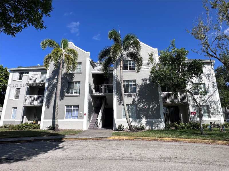 11185 SW 6th St # 303, Pembroke Pines FL 33025