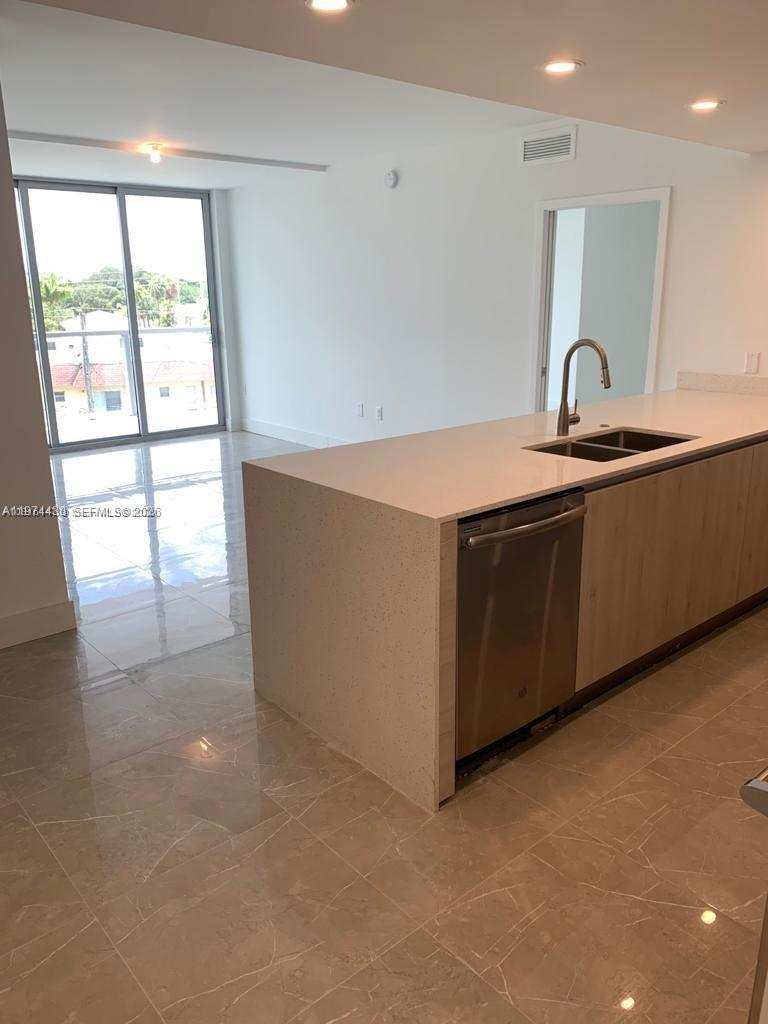 13800 Highland Dr # 403, North Miami Beach FL 33181