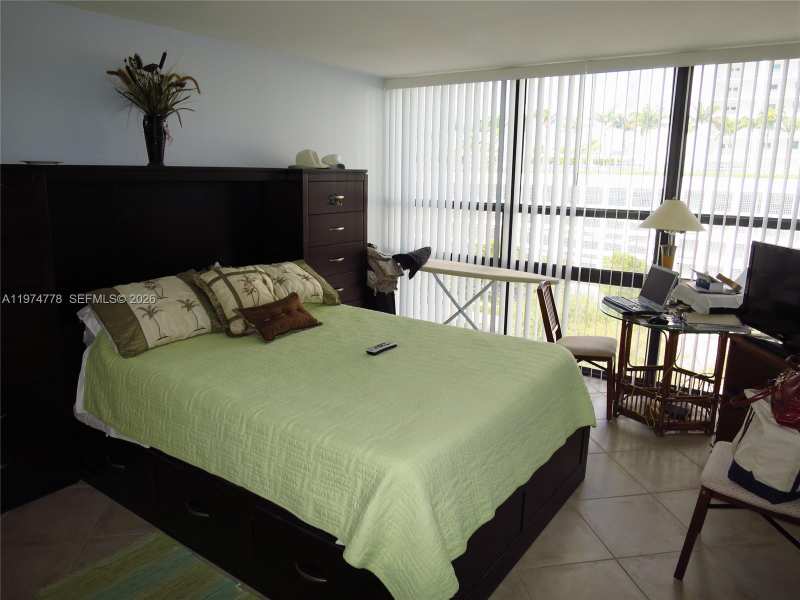 600 NE 36th St # 619, Miami FL 33137