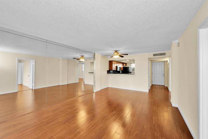 118 Royal Park Drive # 4G, Oakland Park FL 33309
