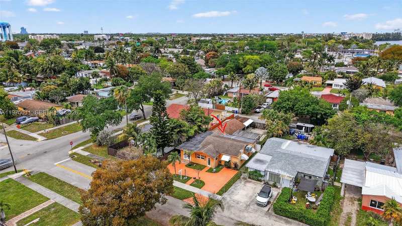 2543 Liberty St, Hollywood FL 33020