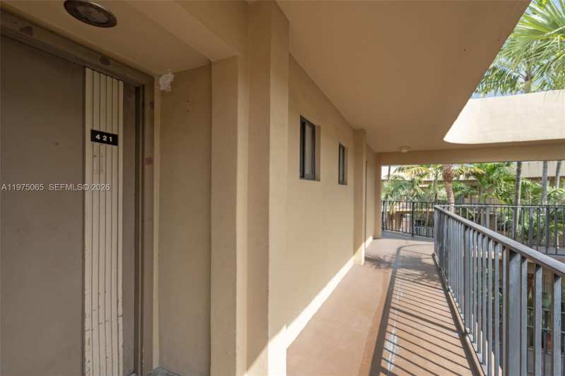 8615 NW 8th St # 421, Miami FL 33126