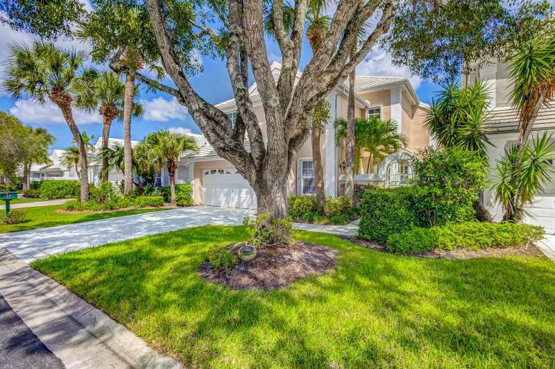 17 Selby Lane, Palm Beach Gardens FL 33418
