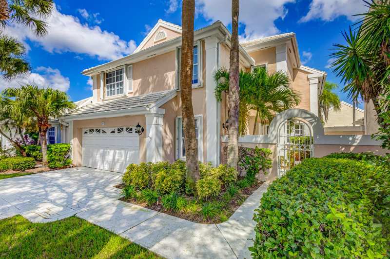 17 Selby Lane, Palm Beach Gardens FL 33418