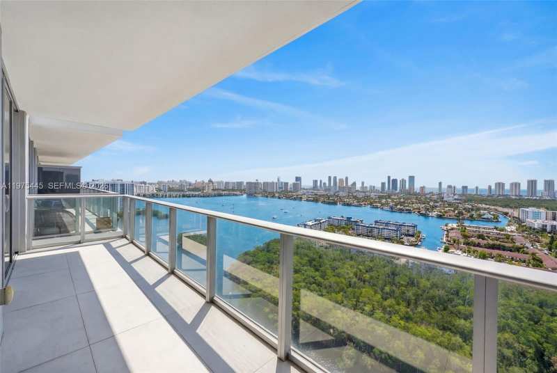 16385 Biscayne Blvd # 2920, North Miami Beach FL 33160