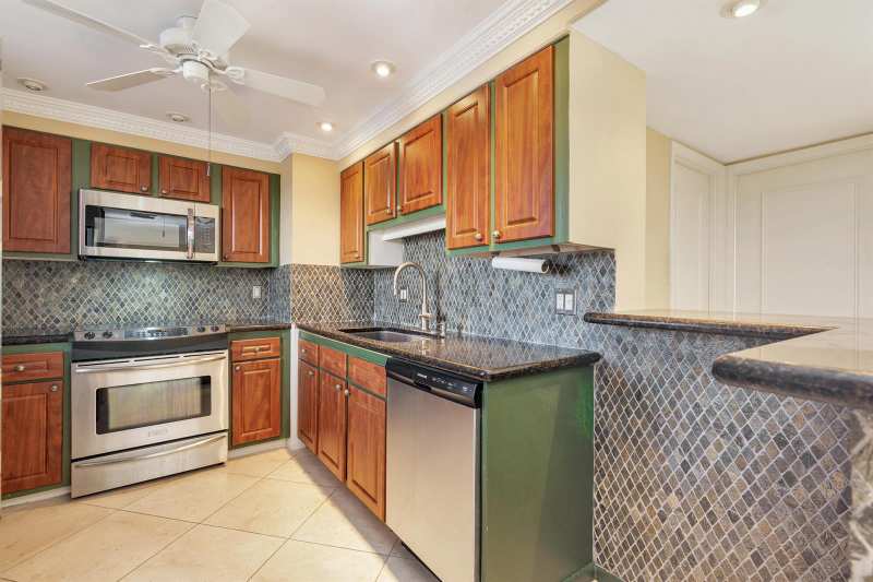 5200 N Flagler Drive # 404, West Palm Beach FL 33407