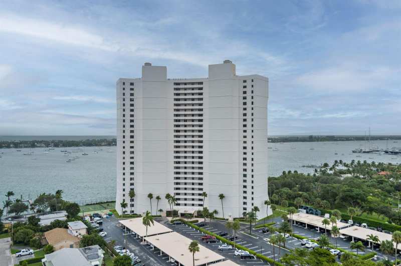 5200 N Flagler Drive # 404, West Palm Beach FL 33407