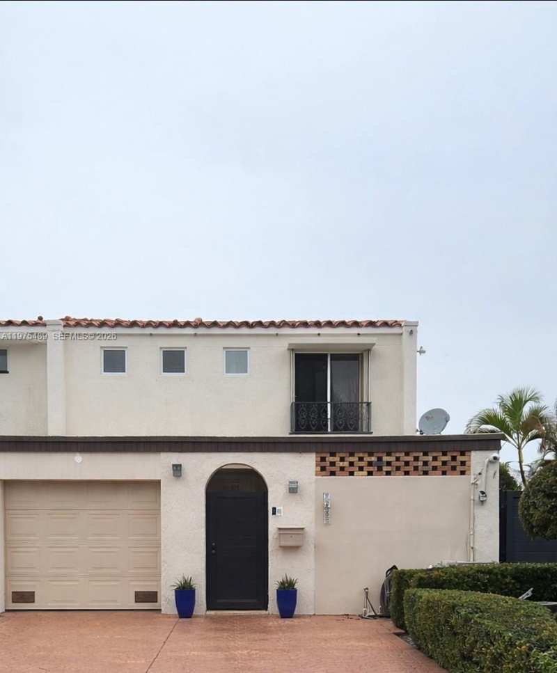 7282 Jacaranda Ln, Miami Lakes FL 33014