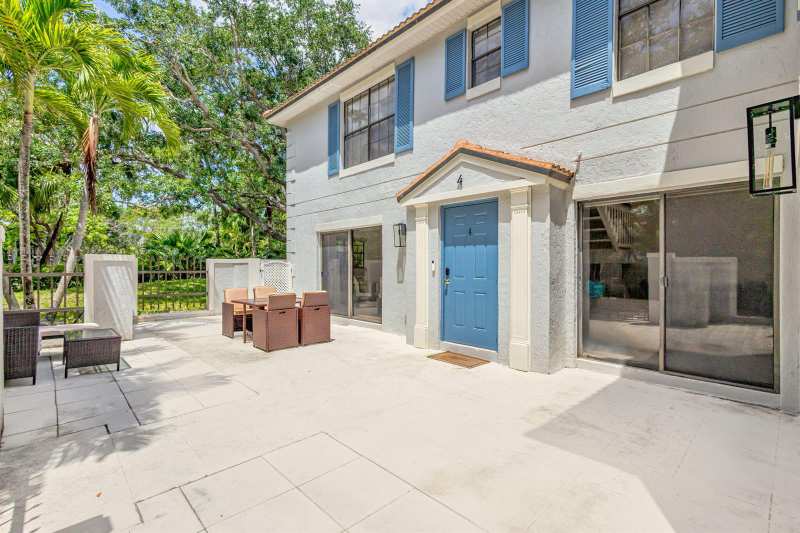355 Prestwick Circle # 4, Palm Beach Gardens FL 33418