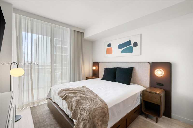 1611 SW 2nd Av # 504, Miami FL 33129