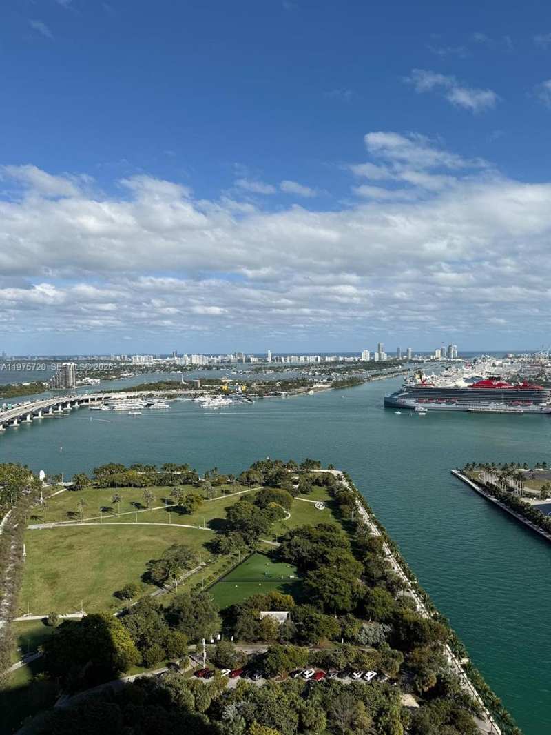 900 Biscayne Blvd # 3704, Miami FL 33132