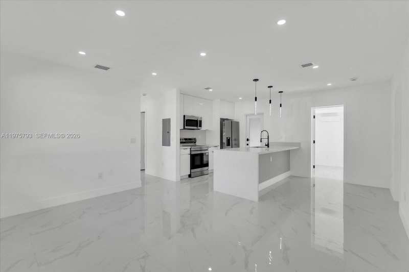 910 NW 133rd St, North Miami FL 33168