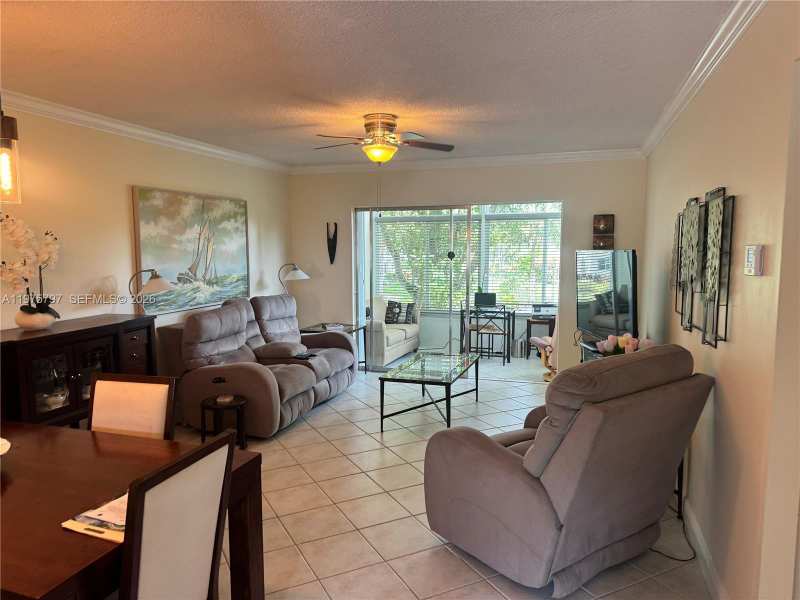5121 W Oakland Park Blvd # 204, Lauderdale Lakes FL 33313