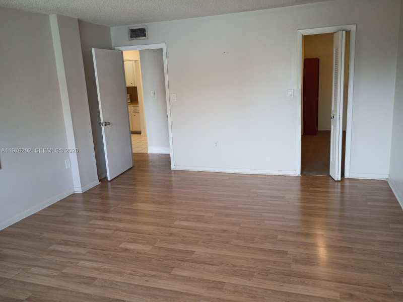 7000 NW 186th St # 227, Hialeah FL 33015