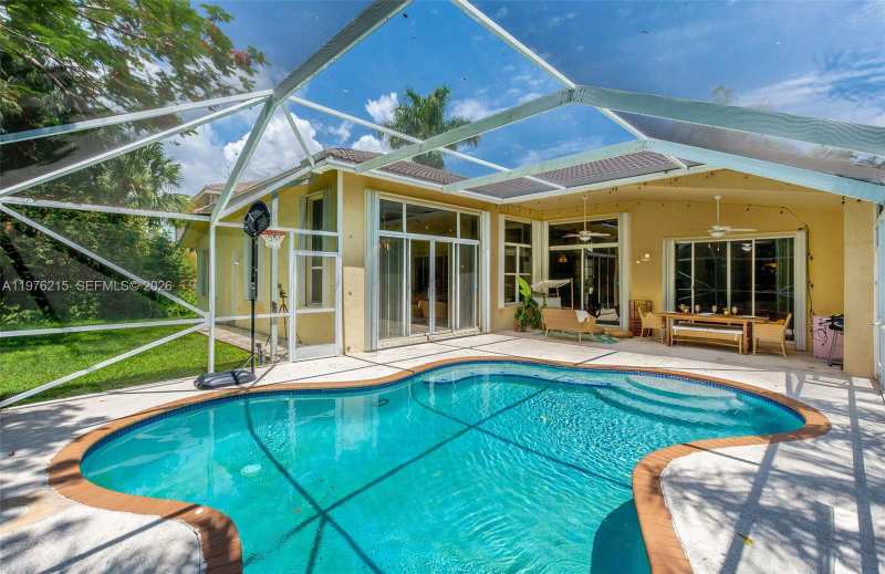 3967 Nighthawk Dr, Weston FL 33331
