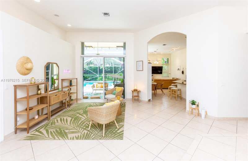 3967 Nighthawk Dr, Weston FL 33331