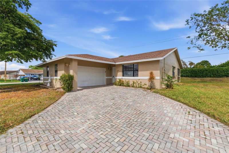 7520 NW 88th Terrace, Tamarac FL 33321