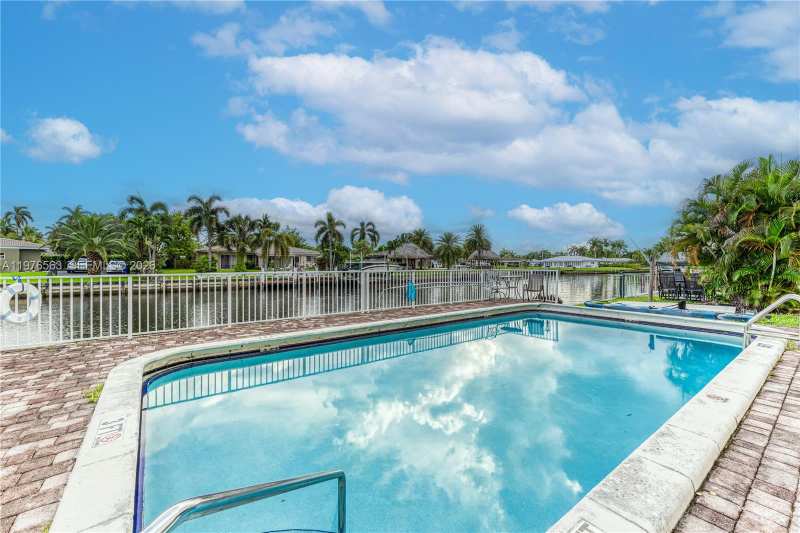 840 Pine Dr # 104, Pompano Beach FL 33060