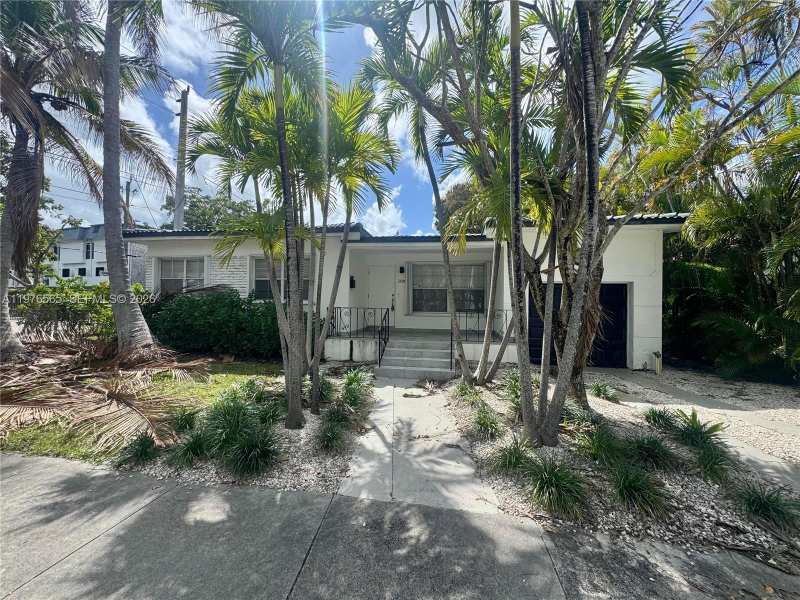 100 SW 30th Rd, Miami FL 33129