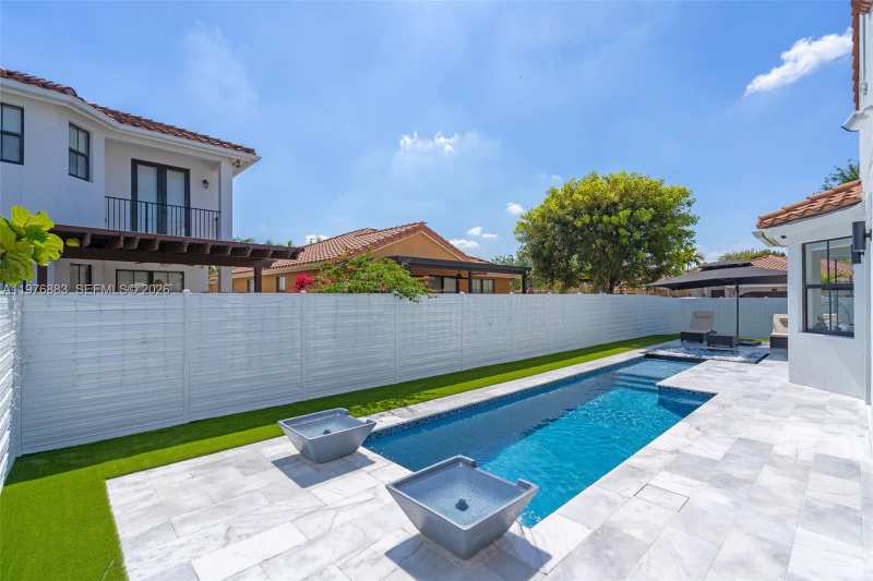1005 NW 100th Ave, Miami FL 33172