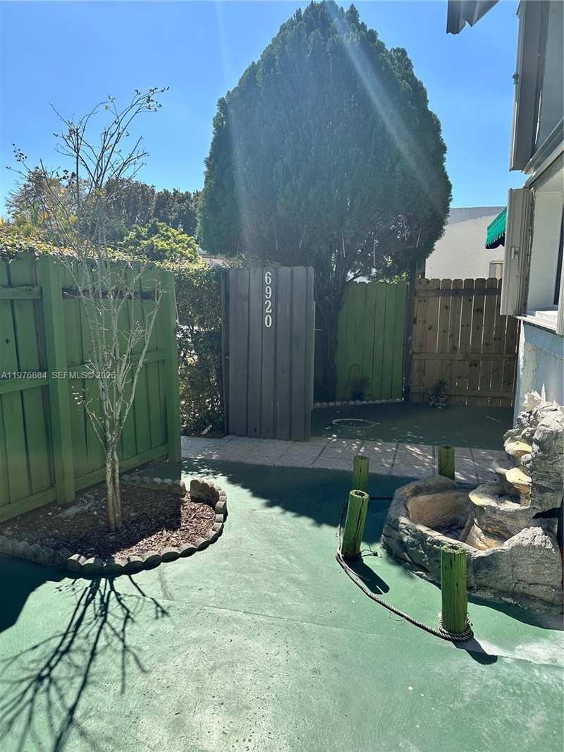 SNAPPER CREEK TOWNHOUSE S
