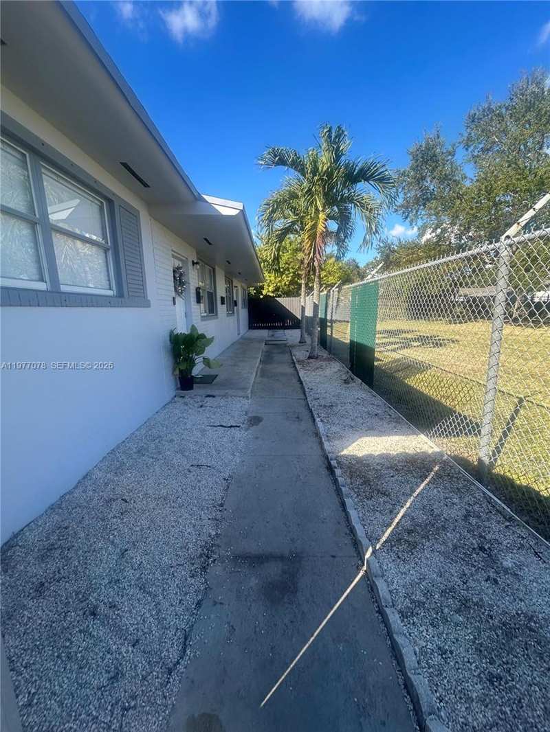 2929 NW 47th St # 2, Miami FL 33142