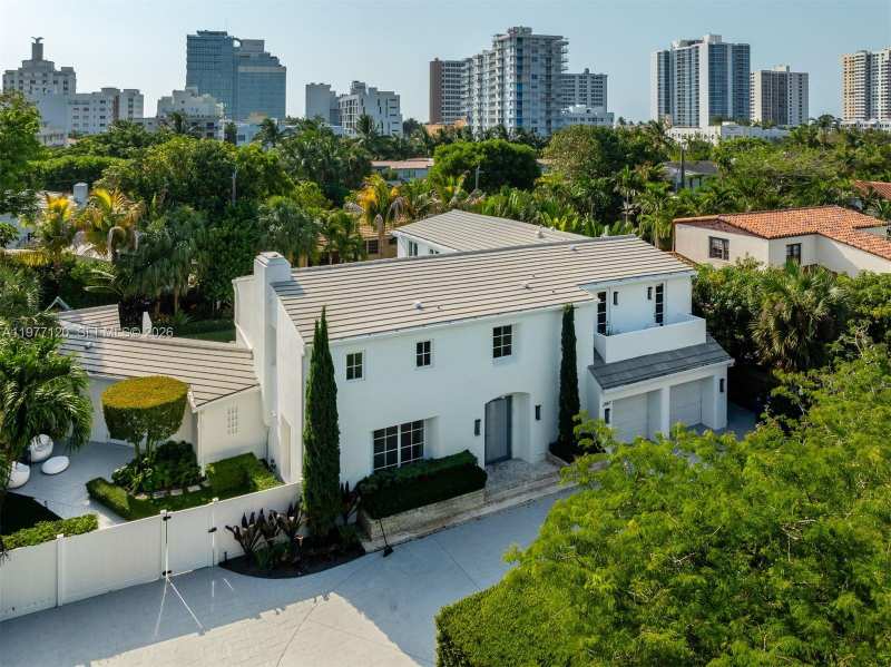 2887 Pine Tree Dr, Miami Beach FL 33140