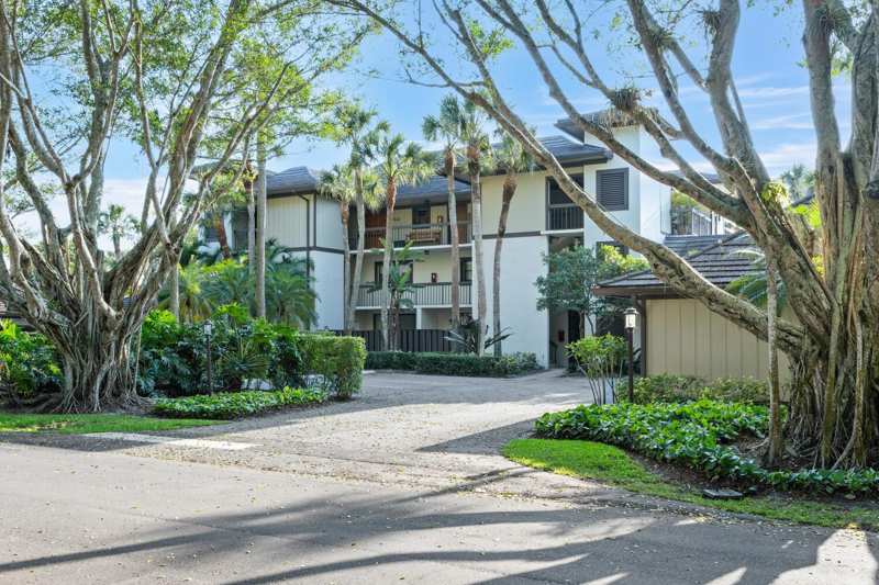 2785 Polo Island Drive # J301, Wellington FL 33414