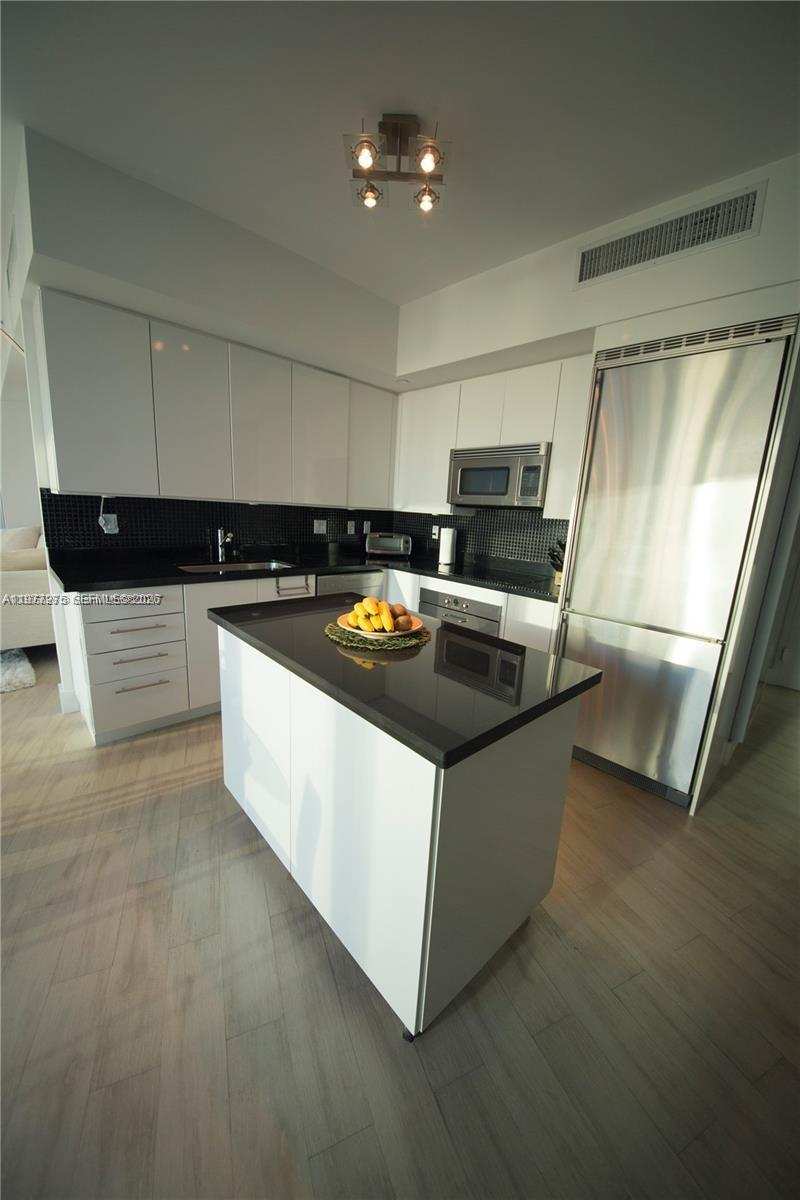 92 SW 3rd St # 1801, Miami FL 33130