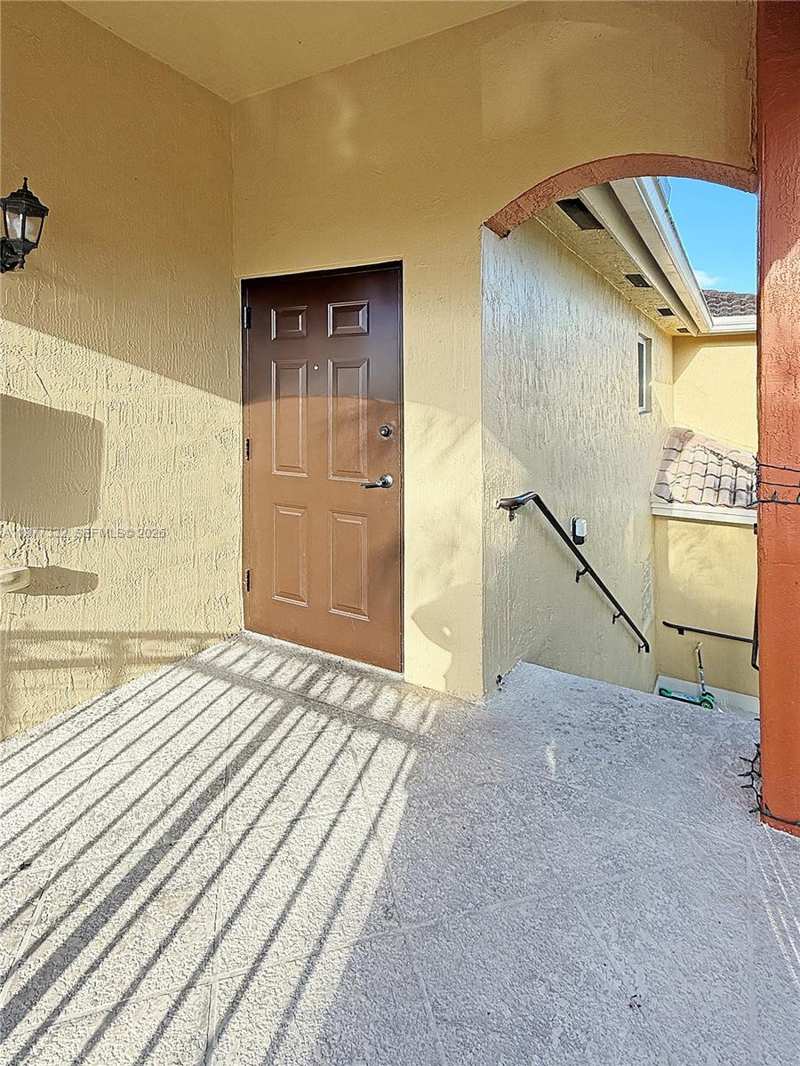 945 NE 34th Ave # 204, Homestead FL 33033