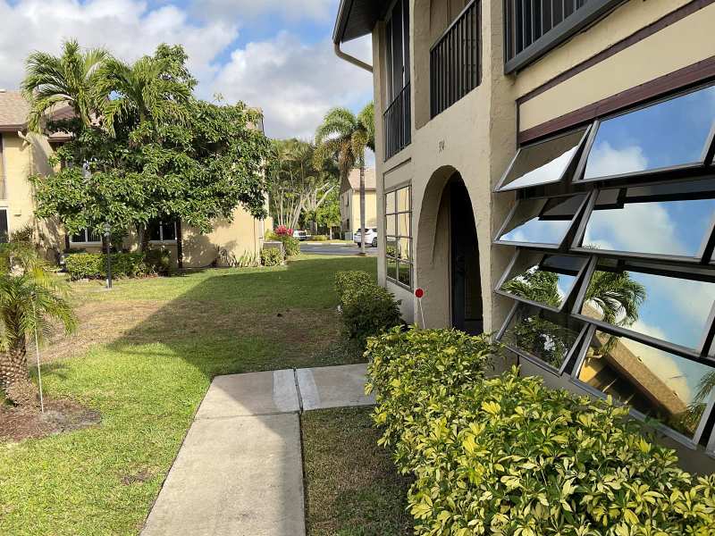 334 Pine Ridge Circle # 1, FL 33463