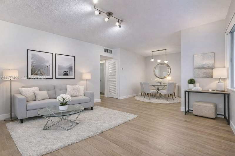 5300 Washington St # D303, Hollywood FL 33021