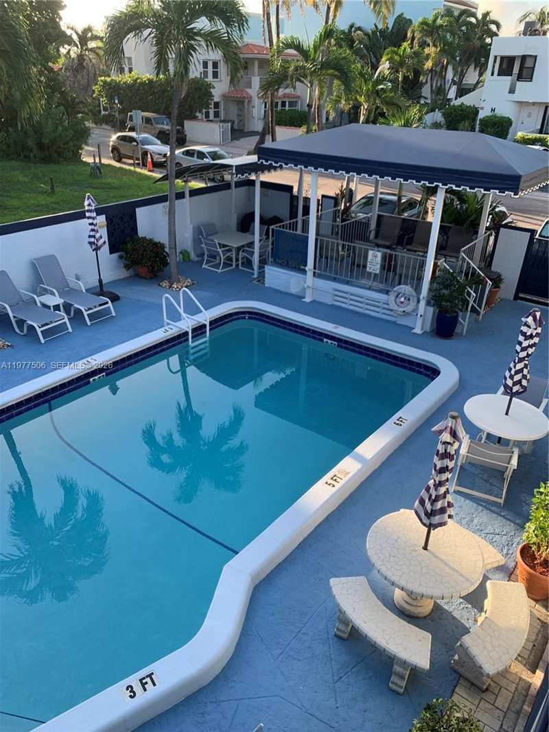 322 Taylor St # 2D, Hollywood FL 33019