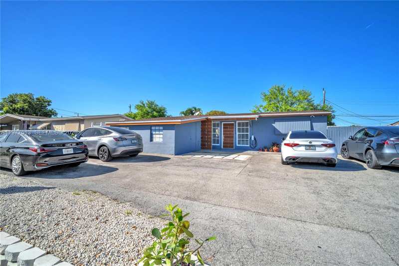7151 Taft St, Hollywood FL 33024