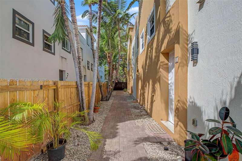 2945 Coconut Ave, Miami FL 33133