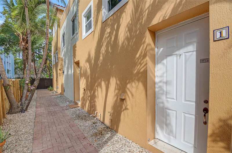 2945 Coconut Ave, Miami FL 33133