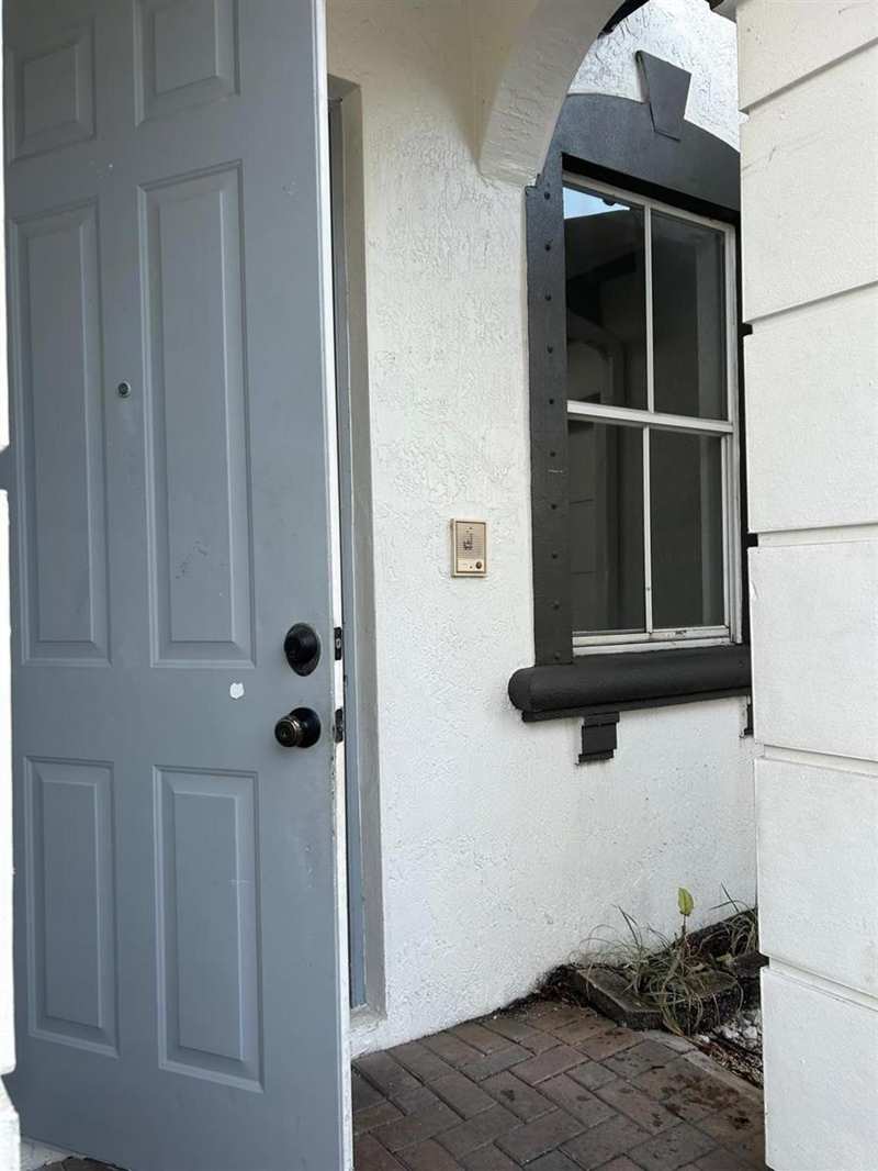 11486 NW 77th Street, Doral FL 33178
