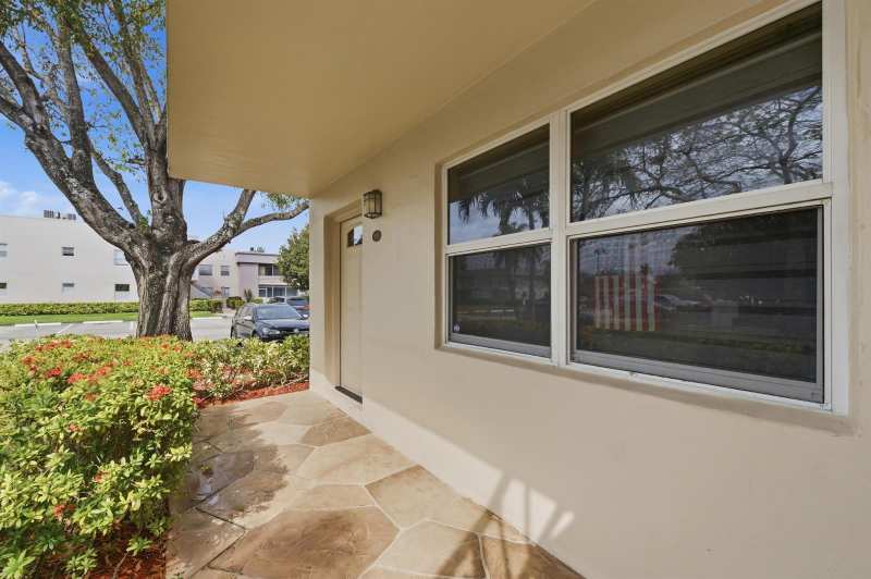 888 Flanders S, Delray Beach FL 33484