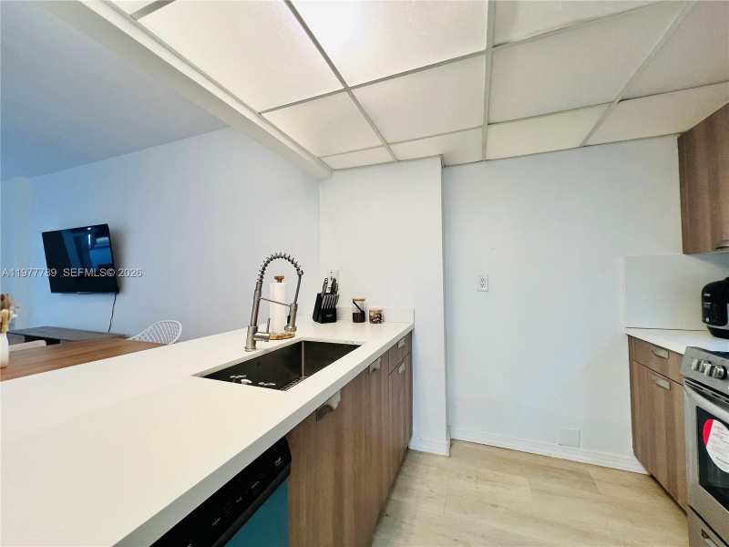 540 Brickell Key Dr # 202, Miami FL 33131